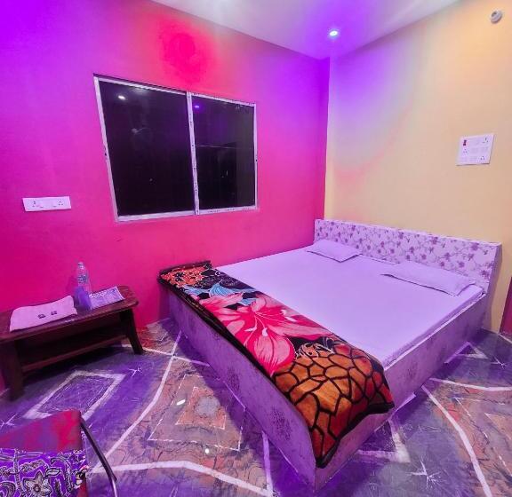 デラックスルーム, Parinee Vatika