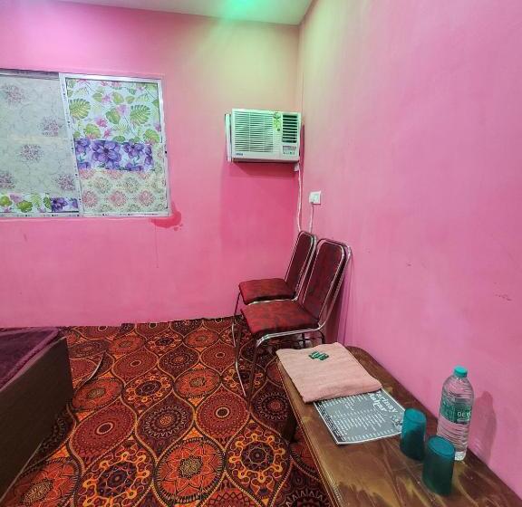 ファミリーステューディオ, Parinee Vatika