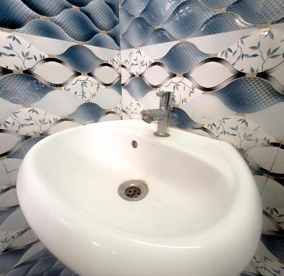 ファミリーステューディオ, Parinee Vatika