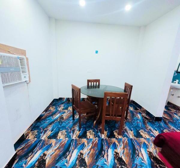 デラックスファミリールーム, Parinee Vatika