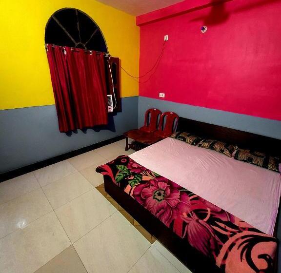 デラックスルーム, Parinee Vatika