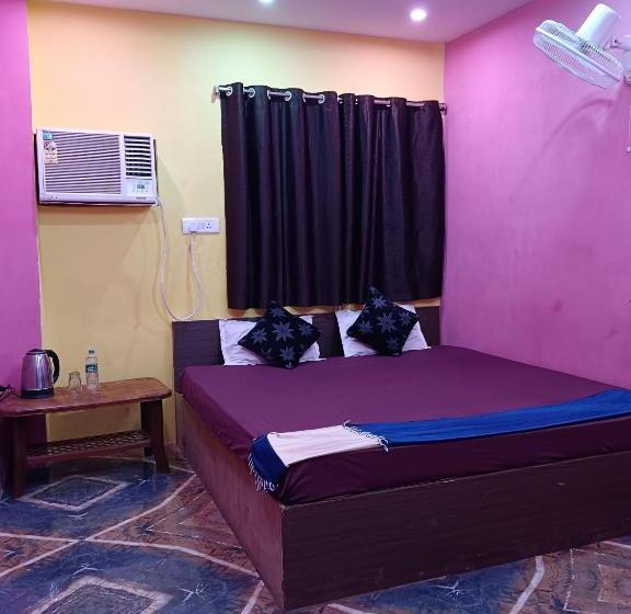 デラックスルーム, Parinee Vatika