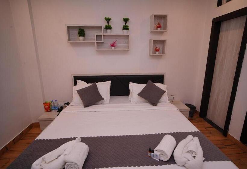 Deluxe Rum, Lake Bridge