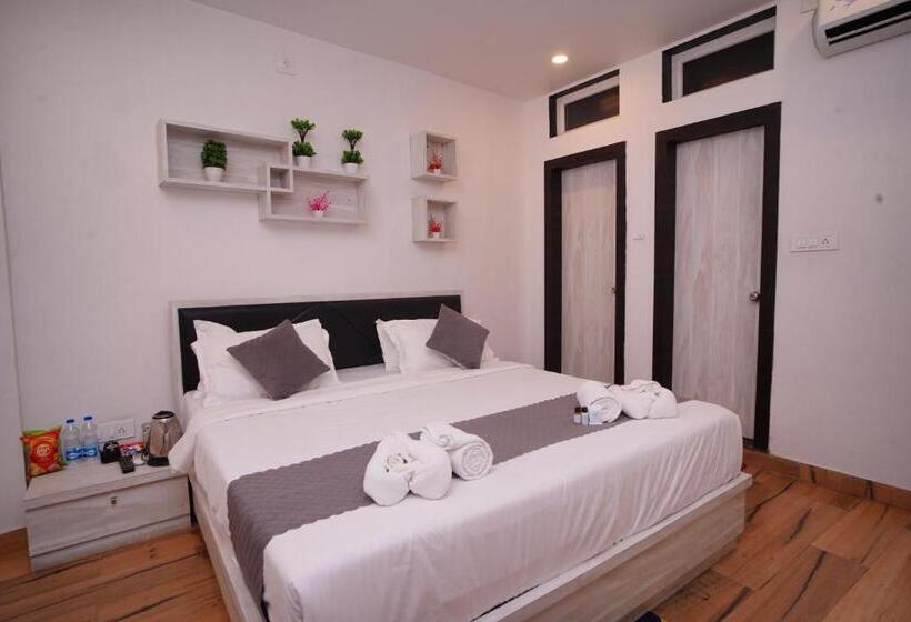 Deluxe Rum, Lake Bridge