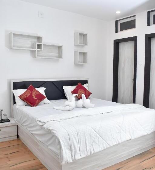 Deluxe Rum, Lake Bridge