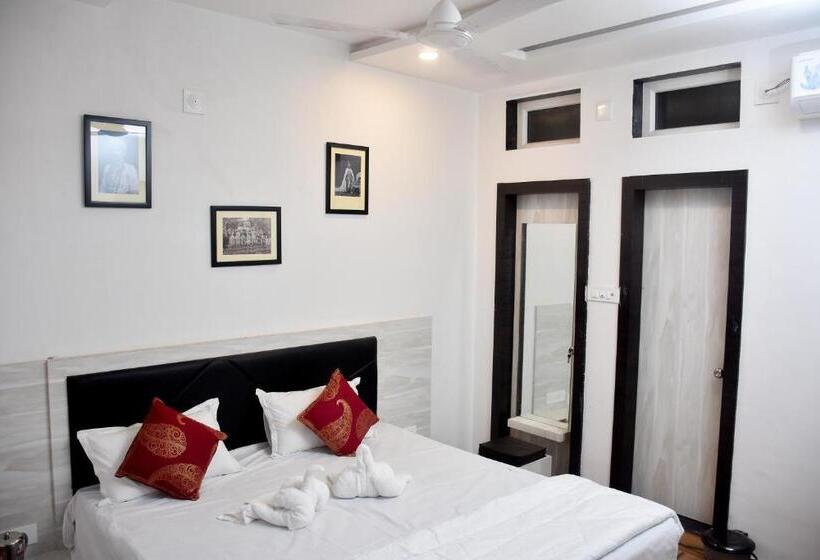 Deluxe Rum, Lake Bridge