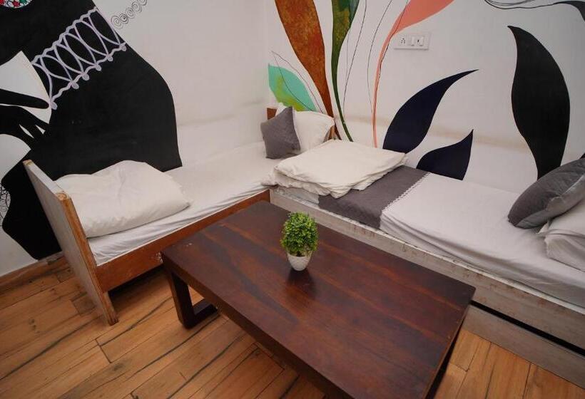 Standardrum Delat Badrum, Lake Bridge