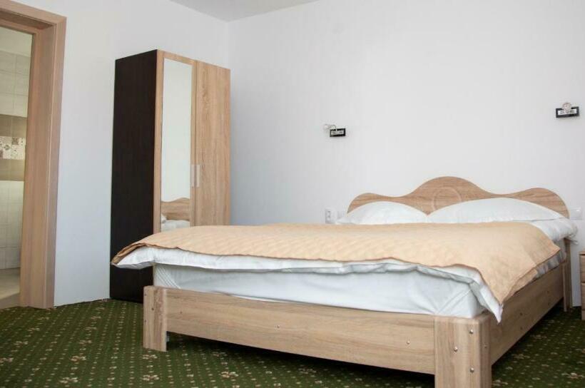 Номер Стандарт Трехместный, Casa Bujor De Munte Dragoslavele