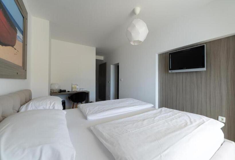 اتاق سوپریور, Barbara Piran Beach