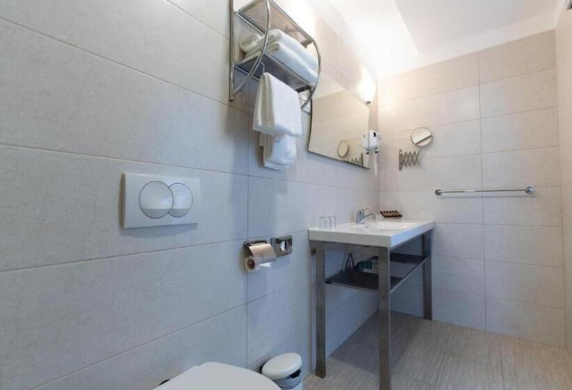 اتاق سوپریور, Barbara Piran Beach