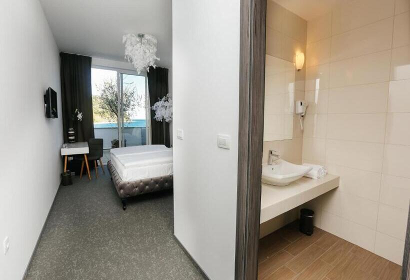 اتاق سوپریور, Barbara Piran Beach