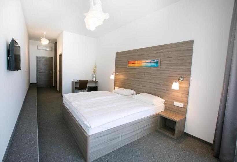 اتاق سوپریور, Barbara Piran Beach