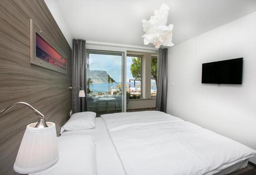 اتاق سوپریور, Barbara Piran Beach