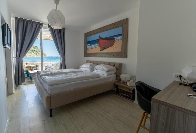 اتاق سوپریور, Barbara Piran Beach