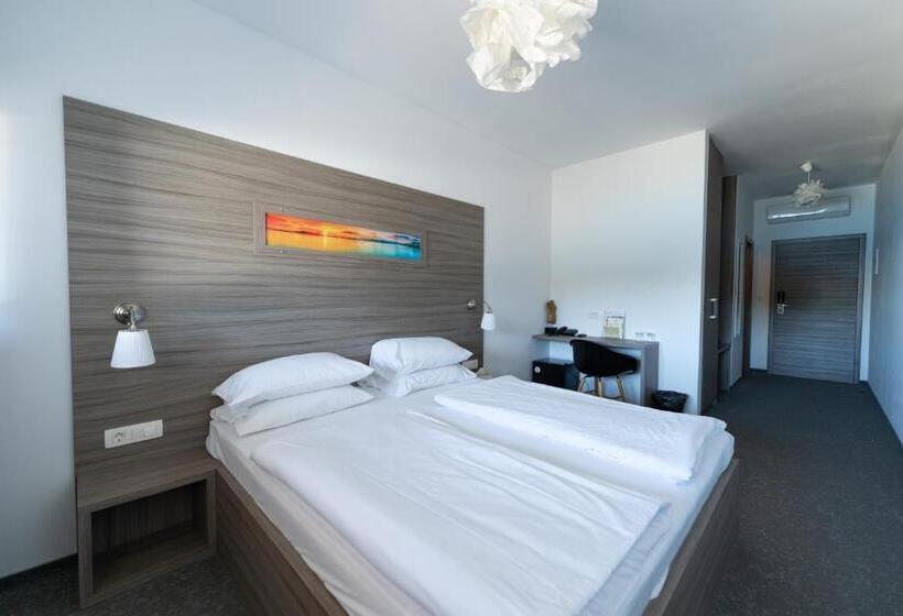 اتاق سوپریور, Barbara Piran Beach