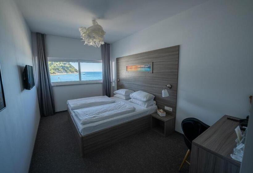 اتاق سوپریور, Barbara Piran Beach