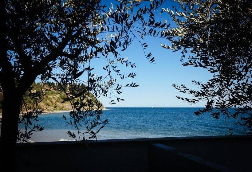 اتاق استاندارد با چشم‌انداز دریا, Barbara Piran Beach