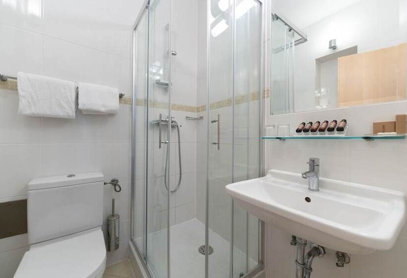 اتاق استاندارد با چشم‌انداز دریاچه, Barbara Piran Beach