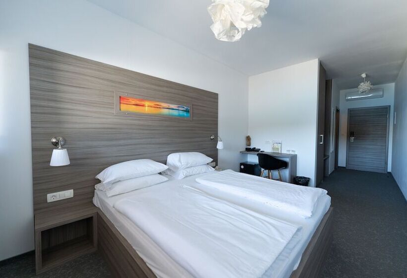 اتاق سوپریور, Barbara Piran Beach