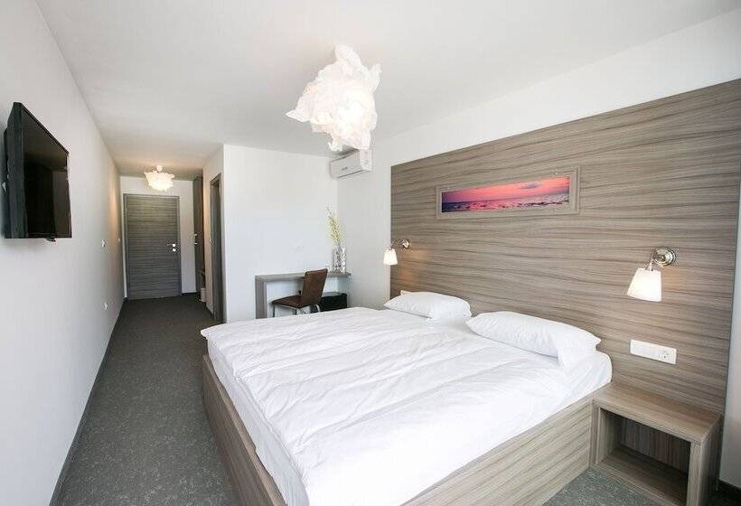 اتاق سوپریور, Barbara Piran Beach