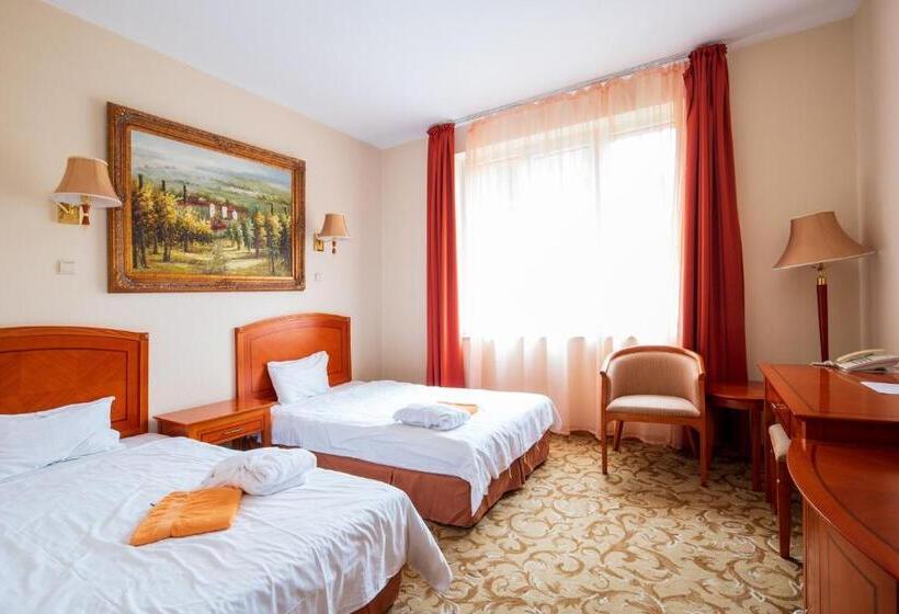 Номер Стандарт, Bellevue Esztergom