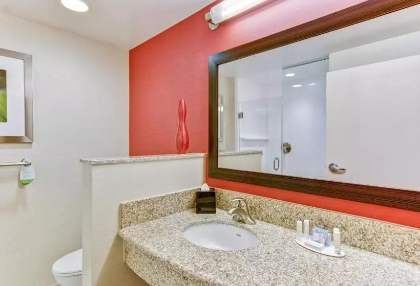 キングサイズベッドのスタンダードルーム, Courtyard By Marriott Bridgeport Clarksburg