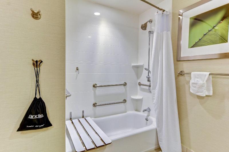 스탠다드 룸 킹사이즈 침대, Courtyard By Marriott Bridgeport Clarksburg