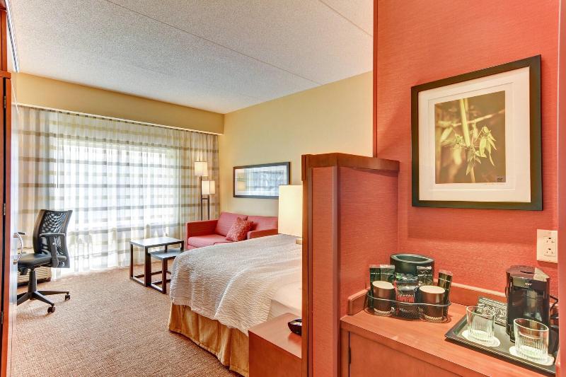 غرفة قياسية سرير كينج, Courtyard By Marriott Bridgeport Clarksburg