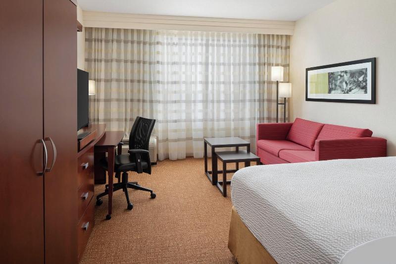 스탠다드 룸 킹사이즈 침대, Courtyard By Marriott Houston Kingwood
