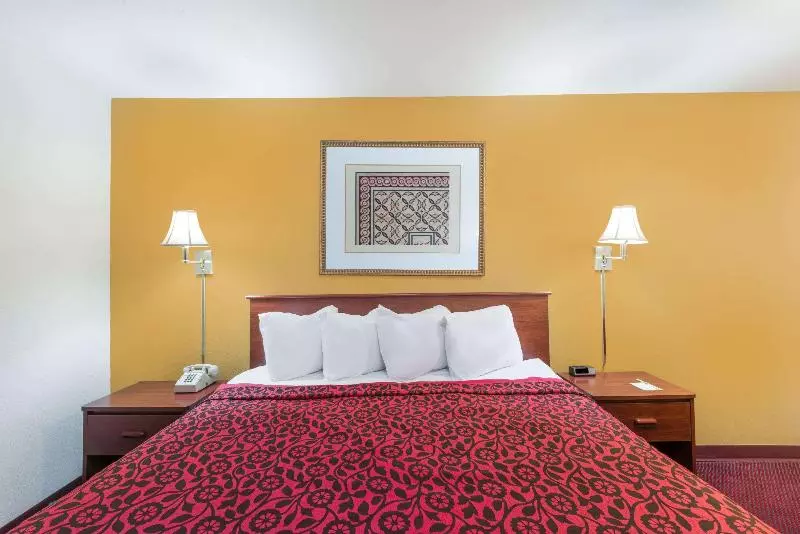 キングサイズベッドのスタンダードルーム, Days Inn By Wyndham Andover
