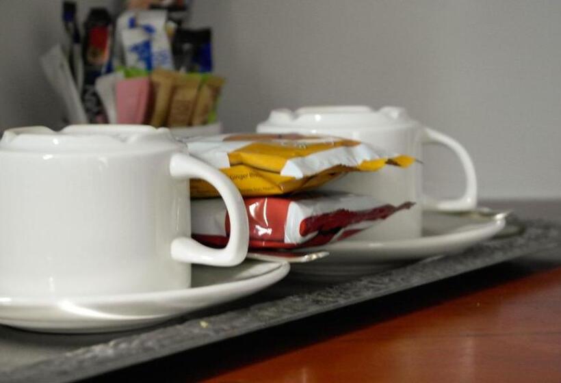 غرفة قياسية, Dovecliff Hall