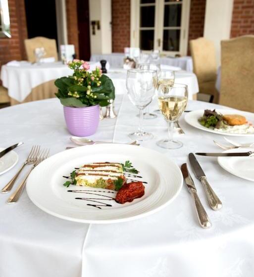 غرفة قياسية, Dovecliff Hall