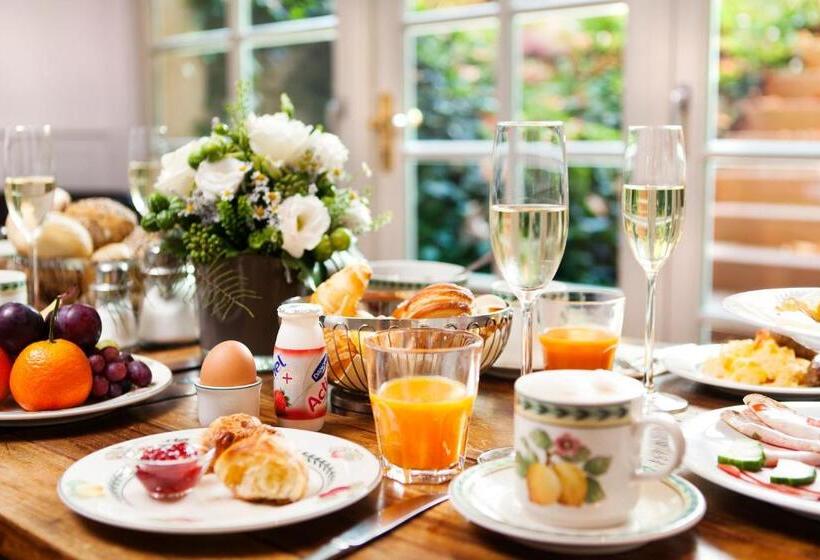 اتاق استاندارد, The Gate Garden