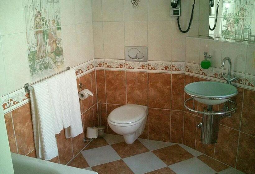 اتاق استاندارد, The Gate Garden