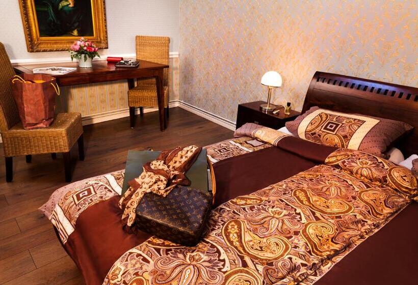 اتاق استاندارد, The Gate Garden