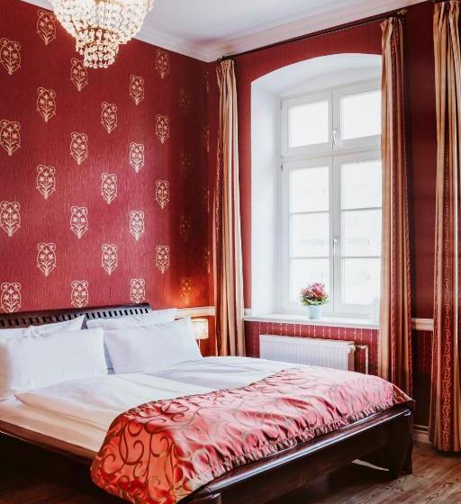 اتاق استاندارد, The Gate Garden