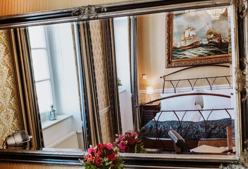 اتاق استاندارد, The Gate Garden