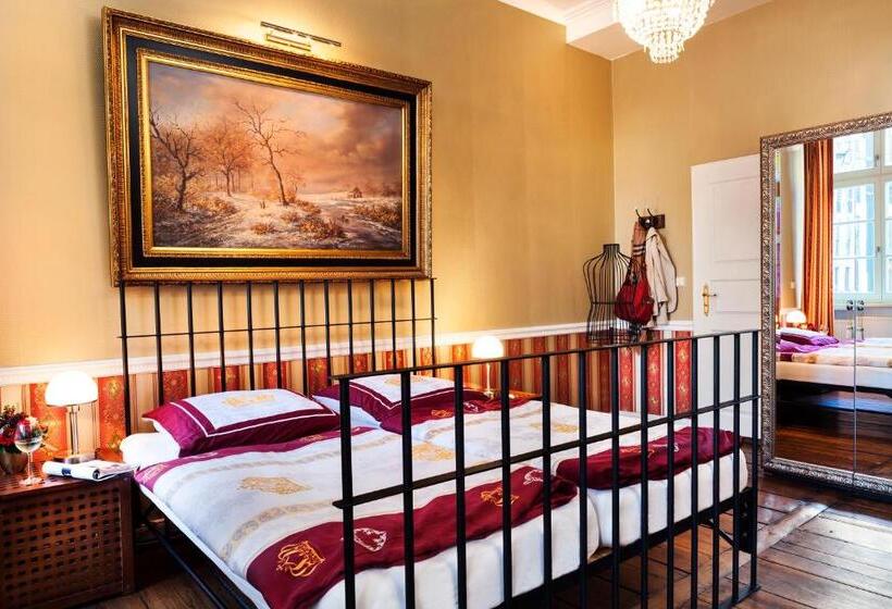 استودیوی استاندارد, The Gate Garden