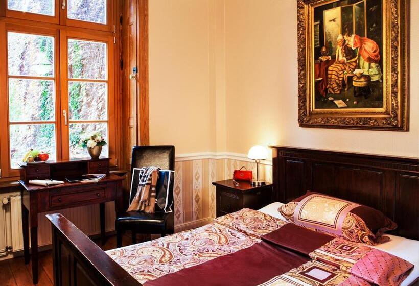 اتاق استاندارد یک نفره, The Gate Garden