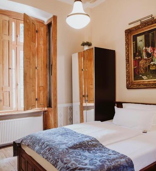 اتاق استاندارد یک نفره, The Gate Garden