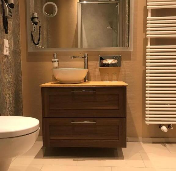 اتاق راحتی, The Gate Garden