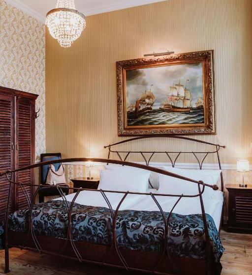 اتاق راحتی, The Gate Garden