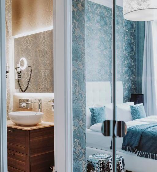 اتاق راحتی, The Gate Garden