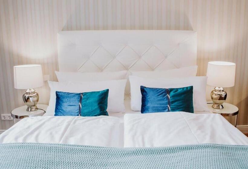 اتاق راحتی, The Gate Garden