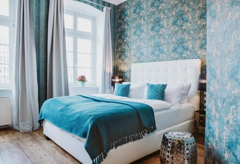 اتاق استاندارد, The Gate Garden