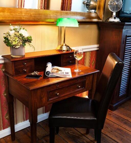 اتاق استاندارد, The Gate Garden