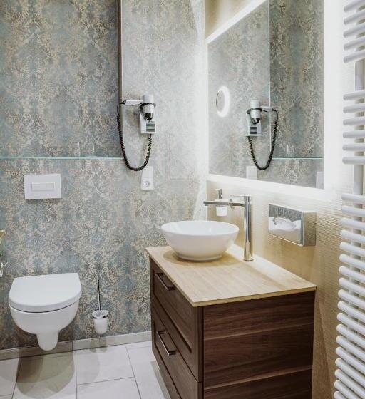 اتاق راحتی, The Gate Garden