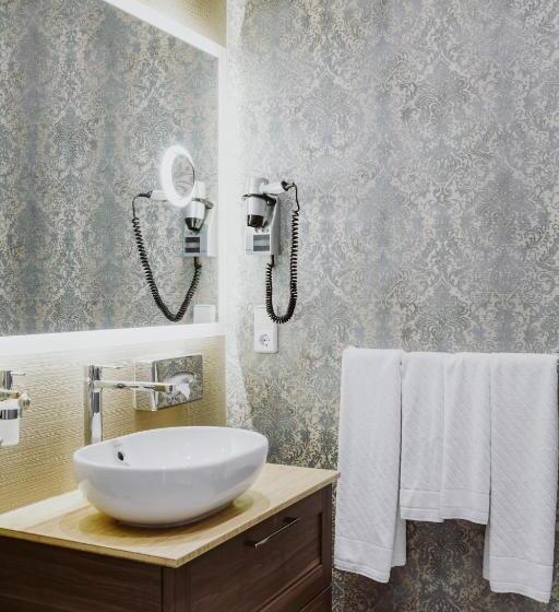 اتاق راحتی, The Gate Garden