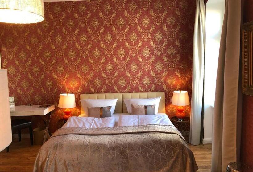 اتاق راحتی, The Gate Garden