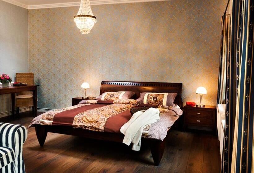 اتاق راحتی, The Gate Garden